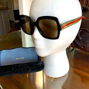 Gucci sunglasses w/ case